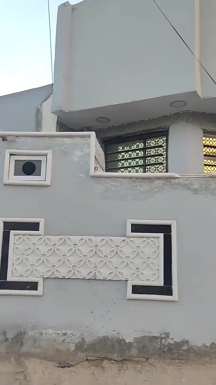 يالله اللهم صلي على محمد وال محمد بيت للبيع مساحته ١٠٠متر سند ٢٥ بناء طابوك صب مسلح كافه الخدمات موجوده العنوان كربلاء طويريج الحولي قرب جسر الاعيوج للاستفسار *********** عقارات تاج القمه شارع أربعين مقابيل الطابو السعر ٥٠ مليون مع المجال
