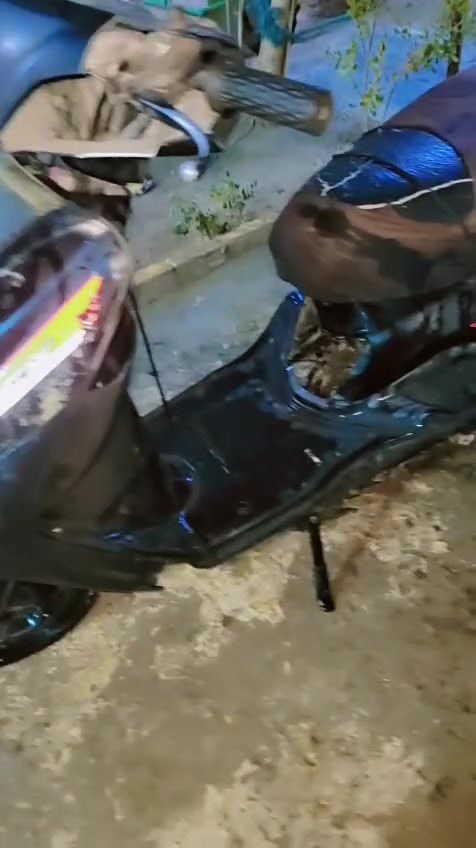 دراجه بريز شغاله
سرعه 140
دراجه ابيعه كومت حديد بس هيا شغاله لا تجي وتكلي شبيه مابيه ابيع كوم حديد 
سعر175 وبيه مجالل قليل
***********:وتساب
