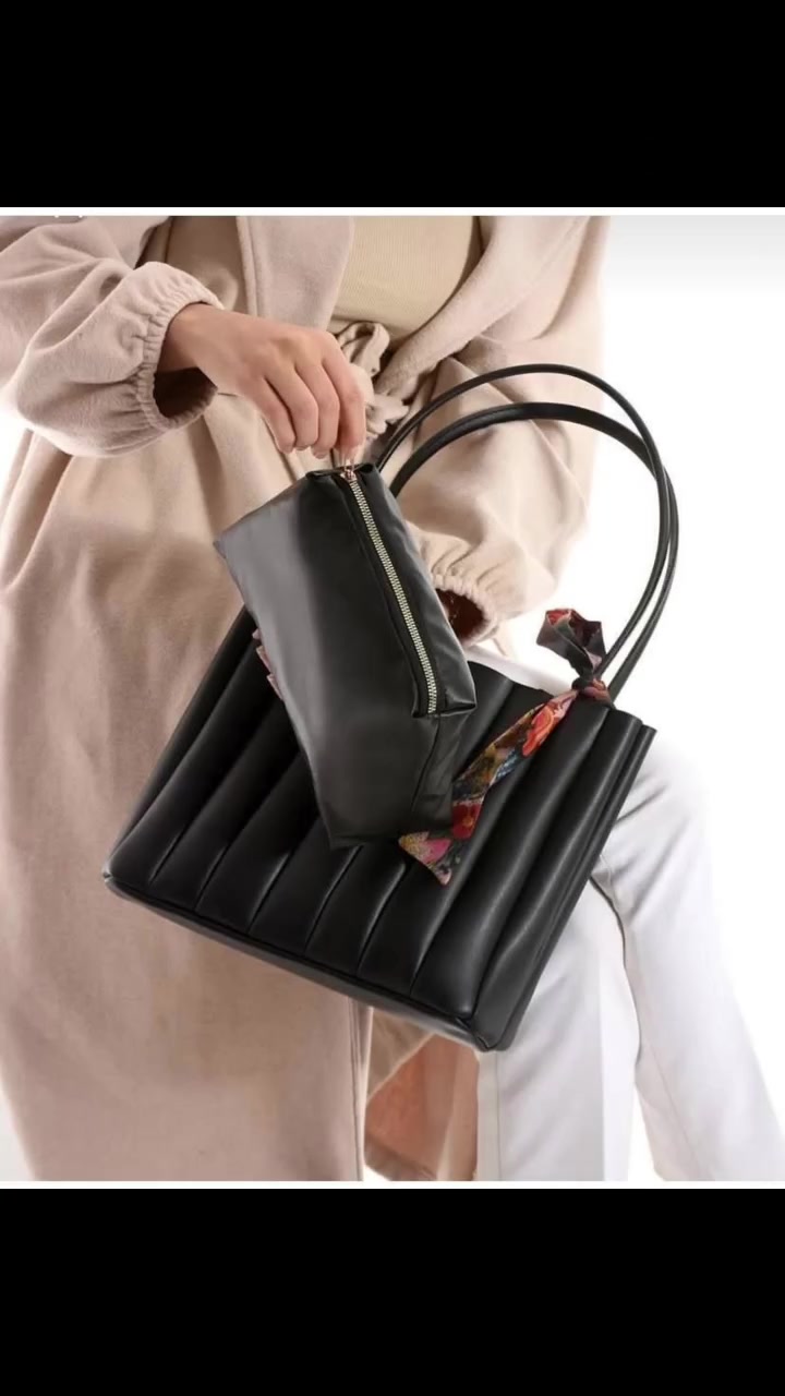 رجع توفر الموديل الأكثر طلبا 💖🌹
جنطه جلد + جوزلان + سكارف كوالتي عالي والوان مميزه 💮
والسعر مناسب جدا 10 الف بس 😍
