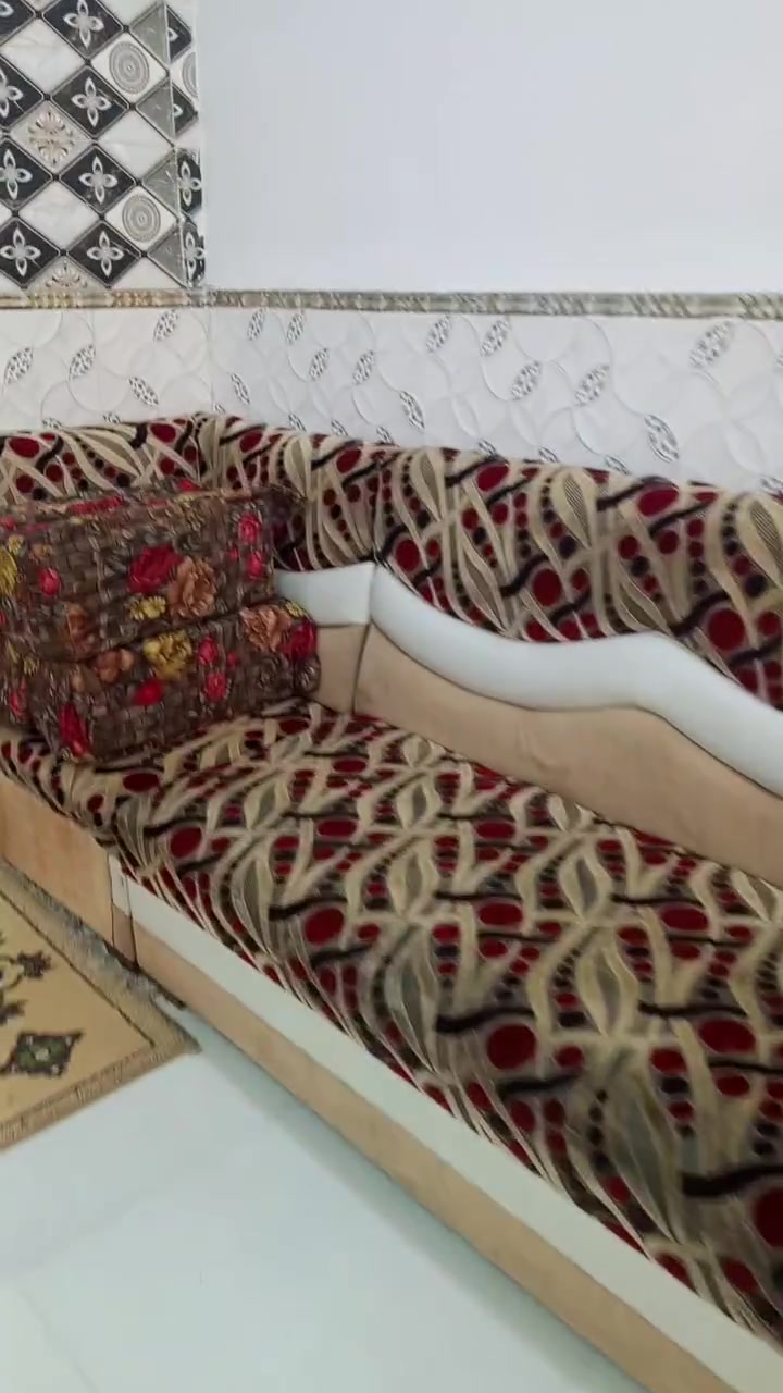 السلام عليكم ديوان للبيع عدد المقاعد ٩ 
السعر ٤٥٠ وبي مجال 
للإستفسار ***********
العنوان/ ديالى/ بني سعد
