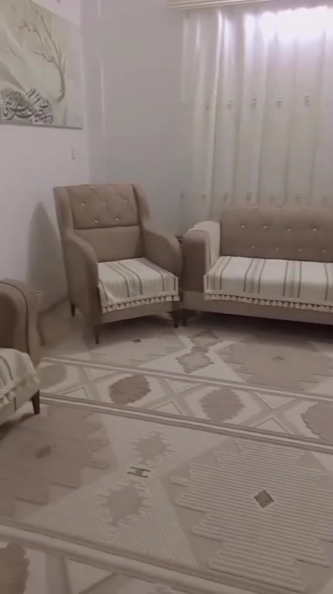 سلام عليكم طخم جديد 10مقاعد العنوان حي العسكري مقابيل مركز الشرطه السفسار رقم ***********
