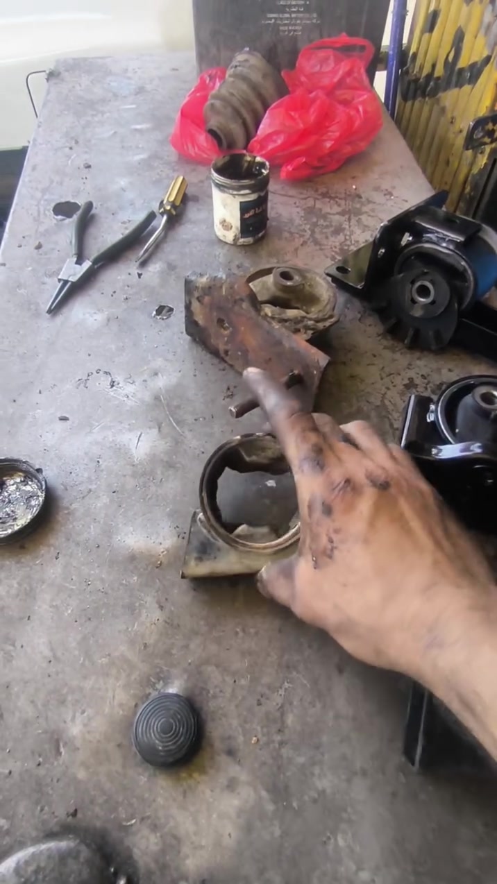 محل الصادق وصيانة المركبات 🔧

جانب من أعمالنا اليومية... ومن الله التوفيق 🌹

تم بفضل الله إنجاز صيانة إحدى السيارات، مع تبديل القطع المستهلكة فقط حسب حاجة السياره للحفاظ على أفضل أداء وبأقل كلفة ممكنة على الزبون. ✅🚗

💯 خدماتنا تشمل:
✅ صيانة جميع أنواع السيارات.
✅ حدادة الصدر الأمامي والخلفي.
✅ توفير جميع قطع الغيار والأدوات الاحتياطية.
✅ فحص وصيانة باحترافية عالية.
✅ شغل مضمون، سرعة بالإنجاز، وأسعار منافسة.
✅ خدمة توصيل متوفرة.

📍 العنوان:
بغداد – ساحة الطيران – الفرع الثالث – شارع حجي منيشد.

📞 للاستفسار والحجز:
***********
***********

🌟 نرحب بجميع أصحاب السيارات، ونسعى دائماً لتقديم أفضل خدمات الصيانة وقطع الغيار بجودة عالية وأسعار مناسبة.

#بغداد #صيانة_سيارات #قطع_غيار #حدادة_صدر #ميكانيك      
#بغداد #العراق #موصل #تكريت #الشرقاط #كركوك #اربيل #الزوراء #المسك #حداد_صدر #حدادة_صدر #صدر_امامي #صدر_خلفي #تصليح_سيارات #صيانة_سيارات #قطع_غيار #محل_الصادق #اكسبلور #مشاهير

