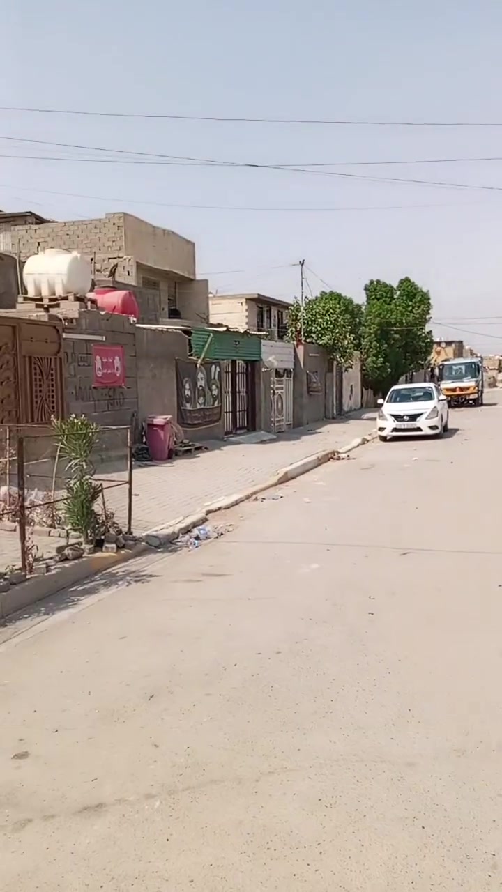 السلام عليكم بيت للبيع في منطقت حي الرحمه مساحه 150يحتوي علا غرفتين نوم +صاله +مطبخ حار+بارد +منور +غرفت ضيوف صحيات وحمام داخلي وخارجي بناء جديد البيت كامل من كلشي السعر 105وبي مجال رقمي ***********
