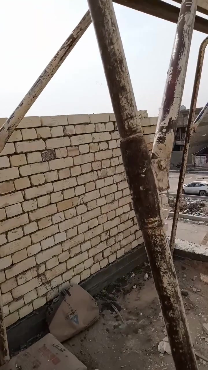 السلام عليكم كادر خلفات بناء مصري شغل درجة اولى اسعار مناسبه للجميع رقم الواتساب ***********
