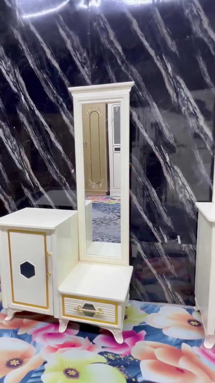 مليون و700 الف فقط
موديل  الخرز 
غرفه 6 ابواب طابقين ملحق
تتكون من 10 قطع
نجاره عراقيه 100/100
التصميم تركي
الوجه 10 ملم
الداخل صاج طبيعي 4 ملم
الضهر جرجوبه ضب براغي
القاعده بلوك 16ملم 
ارتفاع الكنتور مترين ونص
عرض الكنتور 3امتارو20 
عرض زاويه الملابس متر و10
ضلع كامل الكنتور مع الزاويه 4مترات و30
صيانه مجانيه لمده سنه مابعد البيع
خدمه استبدال الغرف القديمه بلجديده مع الاتفاق على الفرق
العنوان بغداد المعامل الحسينيه 
يوجد لدينا خدمه توصيل  إلى جميع محافضات العراق
للاستفسار ***********
***********
