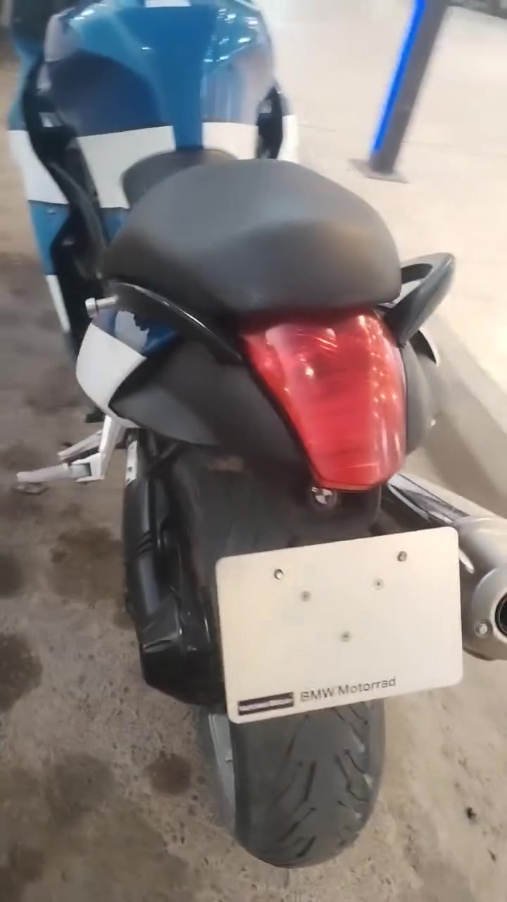 سلام عليكم بطح BMW فول مواصفات واحد علا واحد كفاله عامه محرك K١٢٠٠s نكره سويج وين مايعجبك جديده علا وضع الشركه بس وصل مامدفوع كمرك سعر ٢٥ ورقه قفل بيع مستعجل الله شاهد مكان ميسان اليريدها يتصل ***********

