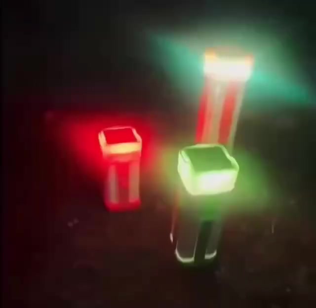مصباح تخييم متعدد الاستخدامات LED مع لوحة شمسية ومصباح يدوي – موديل GSH-1168

مصباح تخييم عملي متعدد الاستخدامات يجمع بين إضاءة المخيم والمصباح اليدوي في جهاز واحد، مزود بلوحة شمسية ومؤشر شحن وتصميم قابل للحمل مع خطاف معدني.

• تصميم متعدد الاستخدامات: يمكن استخدامه كمصباح تخييم أو كمصباح يدوي أمامي للإضاءة المباشرة.

• لوحة شمسية مدمجة: تساعد على شحن المصباح باستخدام الطاقة الشمسية.

• إضاءة LED متعددة: يحتوي على خرز LED للإضاءة المحيطية بالإضافة إلى مصباح أمامي.

• خطاف معدني للحمل أو التعليق: مناسب لتعليقه داخل الخيمة أو أثناء التخييم.

• منافذ إدخال/إخراج: مزود بمنفذ Input/Output ظاهر على الجهاز.
• مؤشر ضوء للشحن: لمعرفة حالة الشحن أثناء الاستخدام.

• الموديل: GSH-1168
• نوع الإضاءة: LED
• السطوع: 30 – 500 Lumens
• مدة العمل: حتى 12 ساعة
• مصدر إضافي للطاقة: لوحة شمسية
• المكونات الظاهرة: خطاف معدني – لوحة شمسية – خرز LED – زر تشغيل – منفذ 
الابعاد: 15*7 سم
Input/Output – مؤشر شحن
السعر 15. الف توصيل مجاني
