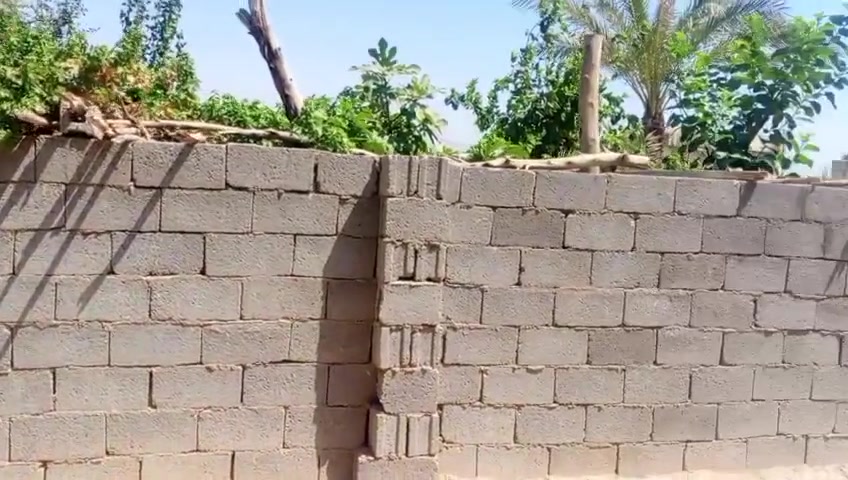 يا الله بيت 230متر طابو زراعي سند 25 قرار محكمه 
البيت يتكون من 1غرف نوم وصاله واستقبال ومجموعه صحيات البيت صاير على شارعين يبعد عن شارع كربلاء طوريج 600متر البناء حديث ومرتب له طريقين على شارع الحافظ طريق وعلى شارع اللايح طريق العنوان كربلاء الحافظ 

السعر 100مع المجال 

***********
