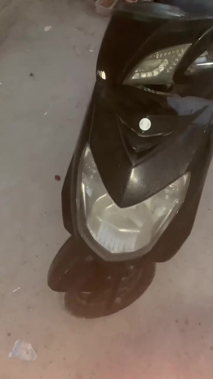 السلام عليكم سكنس فحل كوري نوزل الدراجه كامله كلشي مناقصها بس جوزه وتاير خلفي بعد ما عوزها شي الدراجه كفاله عامه سرعه 140 سعرها 600 وبيها مجال الرقم *********** المكان بغداد البلديات
