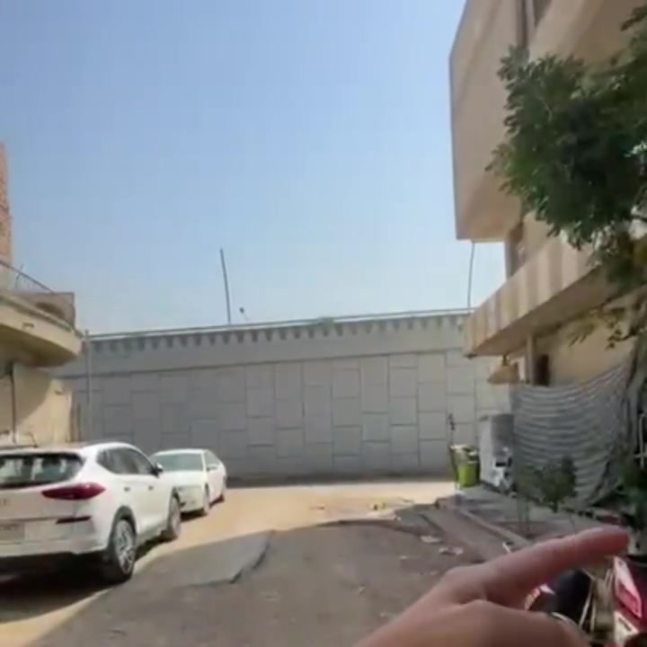 للبيع بيت 30 متر ساحة عدن جهة الكاظميه
💥للبيع فقط

30 متر ثلاث طوابق كونكريت مسلح واجهه 3 متر بناء نظيف جاهز للسكن او الاستثمار بعائد 600 الف بصف الركن (اسواق عادل) على الشارع الرئيسي (النواب) فرع عريض 15 متر وكهرباء ⚡️24 ساعه 
طابو ملك صرف باسمي متكون من صاله ومطبخ مفتوح وغرفتين نوم وصحيات
السعر 165 مليون وقابل للتفاوض للبيع العاجل

التواصل على الخاص ماسنجر او واتساب للشراي

***********
