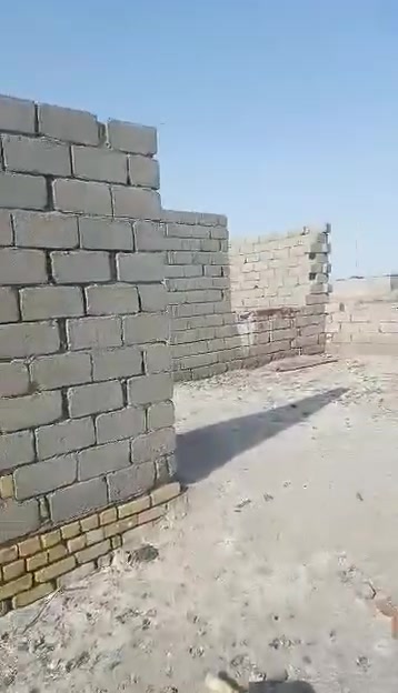 سلام عليكم هيكل لبيع مساحته 150متر ورخيص ركن كل لخدمات متواجده ماء مجاري كهرباء ***********
