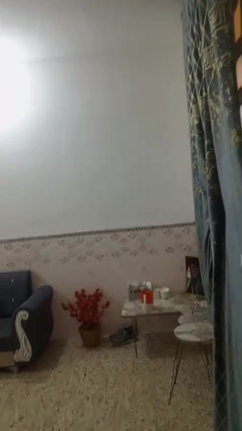 توجد الدينا قطع الاراضي للبيع وا بيوت جاهزه عنوان الحميدي شارع سيد عوده أو مراجعه مكتب انوار الصدرين العقار في الحميدي شارع سيد عوده *********** ابوعلي القريشي
