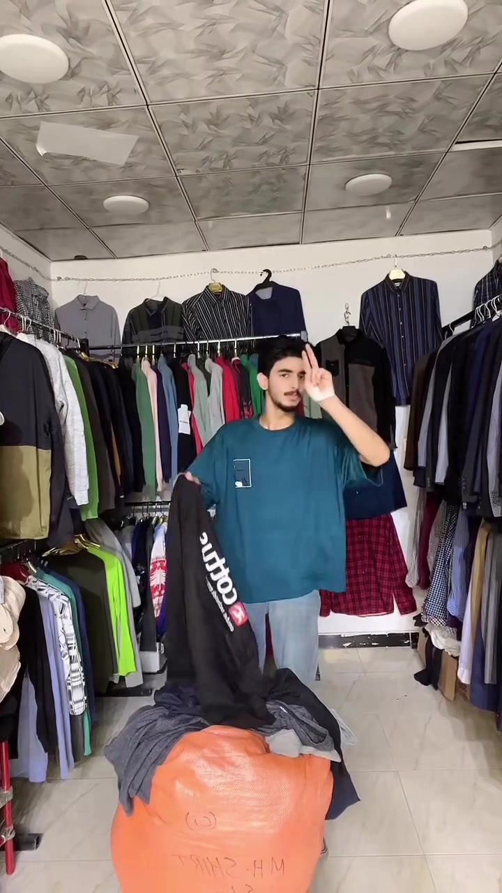 ملابس • لا تفاصيل