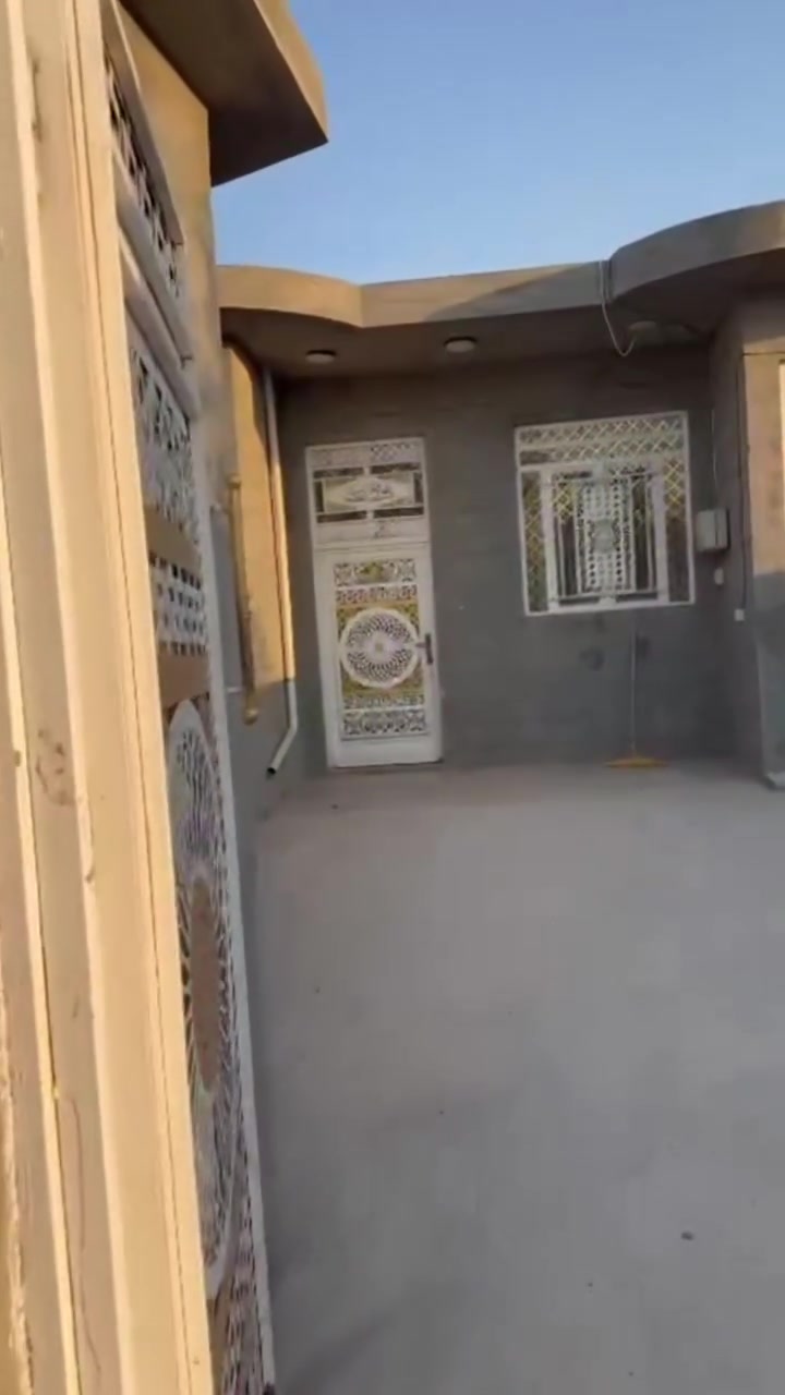 🏘🏘🏘(3) 🏘🏘🏘
دار للبيع طابو  زراعي🏘
🏘🏘🏘
الفلوجة _حي جبيل_ قرب جامع العابد 
🔴المساحة : 200 م  واقع حال 220
🔴الواجهة : 10 م
🔴النزال : 20 م
🔴الشارع : 15 م
يتكون الدار من :
🔴 غرفتين نوم 
🔴صالة
🔴استقبال 
🔴مطبخ
🔴 كراج كبير 
السعر (((50))) 
للتواصل على الواتساب
***********
