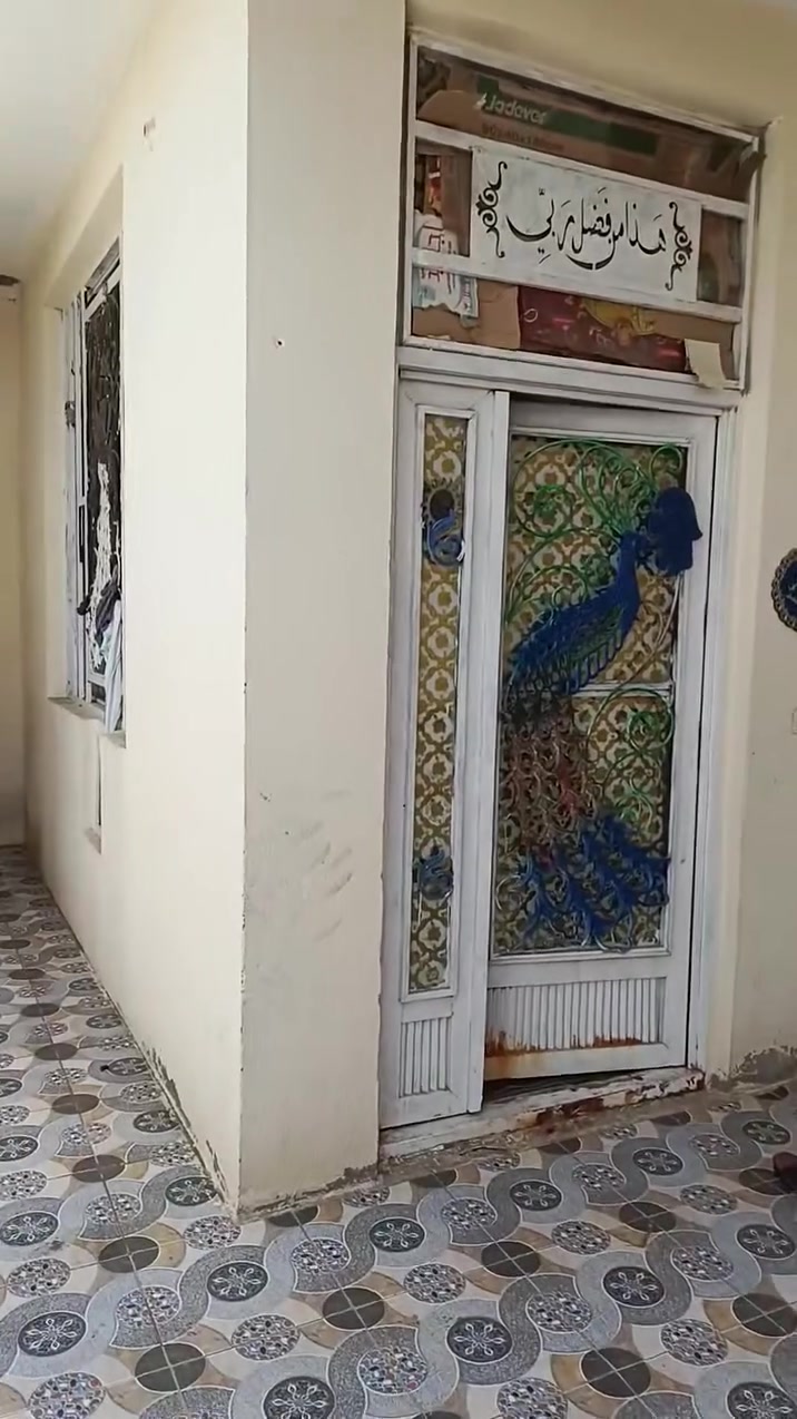 سلام عليكم
بيت للبيع كربلاء شارع بغداد -كربلاء عمود 128 خلف مدينه الزائرين يبعد عن شارع بغداد 850 متر مساحه 220 م 
يحتوي على استقبال 7*4 
غرف عدد2 + منور +مطبخ +حمام داخلي +تواليت خارجي 
السعر المطلوب 90 مليون قابل للتفاوض
البيت زراعي عقد 35 قابل 
للطابو
للأستفسار أكثر مراسلة هذا الصفحة أو الاتصال على الأرقام التالية :
 *********** // ‏‪***********‬‏
