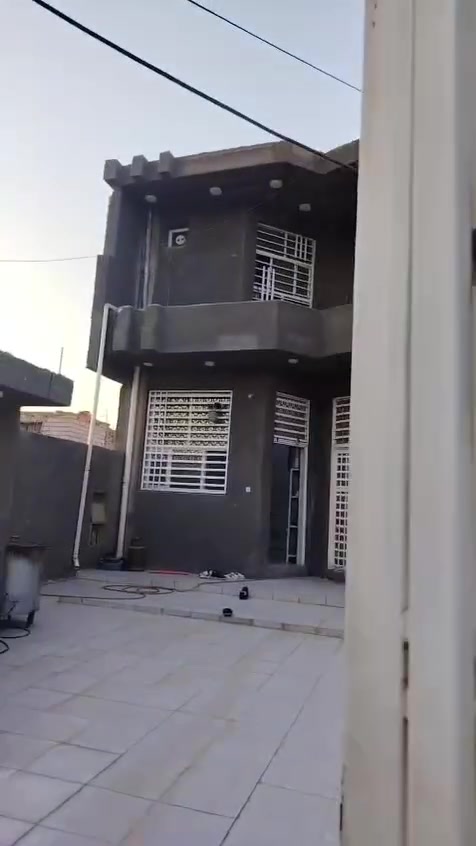 سلام عليكم من رخصت ابو الكروب بيت اللبيع طابو صرف مساحة ٣٠٠م طابقين كونكريت مسلح الطابق الأول غرفتين نوم وصالة واستقبال ومطبخ وصحيات داخلية وخارجية طابق الثاني يتكون من مشتملات اثنين كل مشتمل يتكون من غرف نوم وصالة ومطبخ وصحيات خدمات كاملة كهرباء وماء اسألة وتبليط العنوان قضاء السنية حي الحسين الاتصال على الرقم ***********
