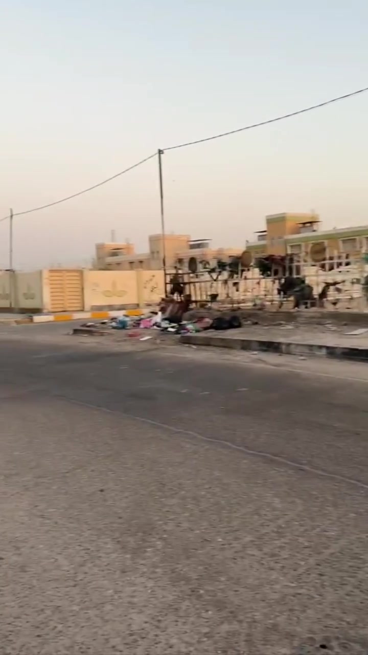 بيت 200 متر حي الرافدين ثاني بيت عن الركن قرب المدارس قرب ملعب اريدو
يحتوي الطابق الأول على استقبال وهول وصالة وغرفتين ومطبخ الطابق الثاني يحتوي على غرفه وصاله ومطبخ
 وشقة معزوله غرفه وصالة ومطبخ وصحيات
السعر 270 بيه مجال
للإستفسار ***********
