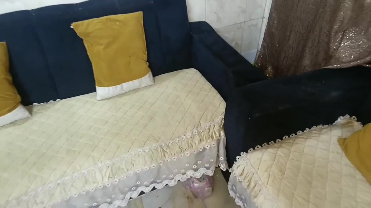 السلام عليكم اغراض مستعمله باسعار مناسبه المكان الشعب سوق شلال رقم الهاتف ***********
