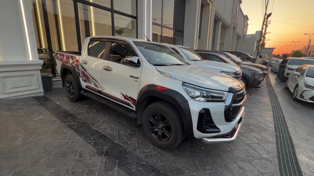 السلام عليكم
يتوفر هايلوكس TRD 2025
6سلندر بانزين ضمان الوكالة 
للأستفسار الأتصال على الأرقآم 
***********
***********
