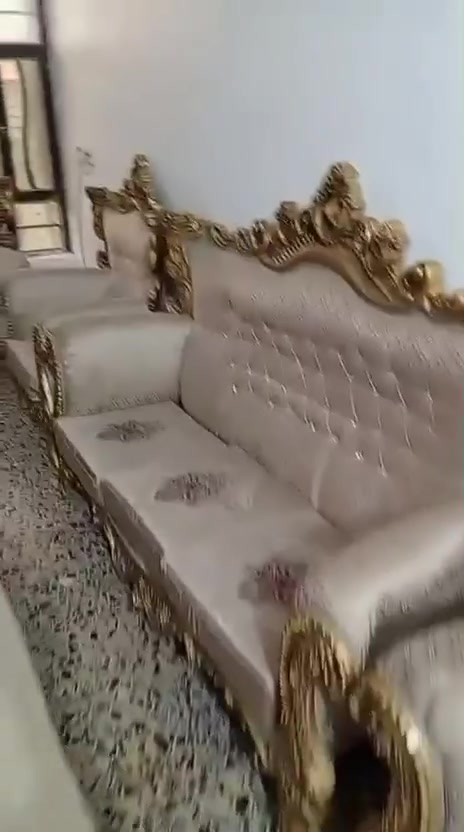 سلام عليكم
تخم ملكي 10مقاعد 
الموقع الدورة 
السعر 400 الف كما موضح في الصورة النظافه
للاستفسار الاتصال
📞***********
