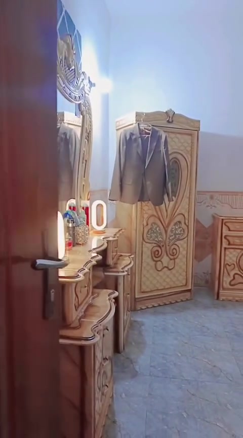 السلام عليكم
غرفه مستخدمه للبيع نضافه 95٪
 سعر مليون وبيها مجال 
***********
