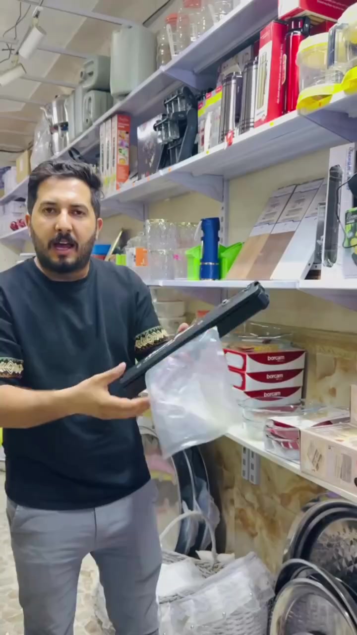 إذا كنت تقصد جهاز الفاكيوم لتفريغ الهواء من الأكياس ثم كبسها حرارياً، فهو يُعرف باسم ماكينة تفريغ الهواء وتلحيم الأكياس (Vacuum Sealer).
وظيفته:
🟢 شفط الهواء من الكيس.
🔥 كبس وإغلاق الكيس حرارياً.
🥩 مناسب للحوم والدجاج والأطعمة.
🧀 يساعد على حفظ الطعام وتقليل تعرضه للهواء.
📦 بعض الأنواع تصلح أيضاً لتغليف المنتجات المنزلية والتجارية
.

كمية محدودة 💦 
📍 التوصيل متاح لجميع المناطق.
🚚  العنوان: [ الديوانيه الصلاحيه شارع الجامع مجاور جنه مول ]
📞 للطلب والاستفسار: [ *********** ]

☐ العرض لفترة محدودة، سارع بالحجز!
