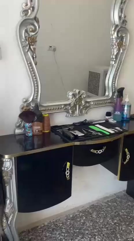 ميز حلاقة جديد ونظيف جدا
العنوان الخطيب الزراعي 
رقم ***********
