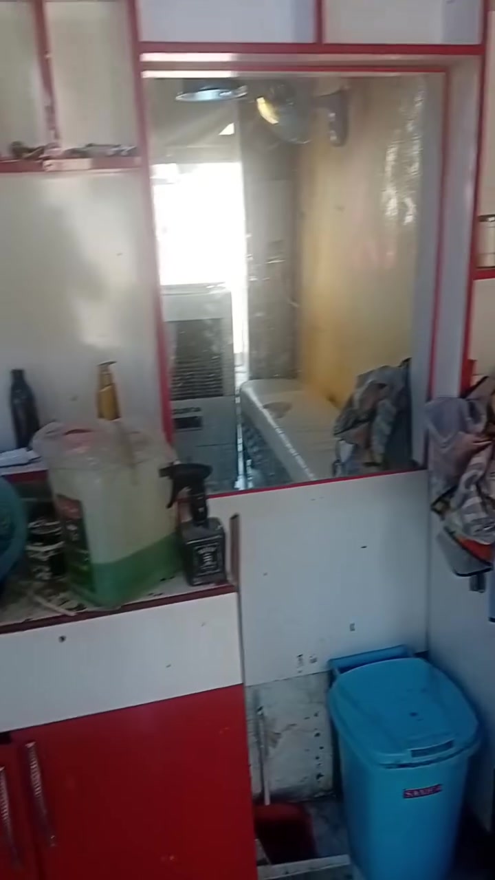 رفوف وميز حلاقة متكامل لبيع رقم تلفوني ***********
