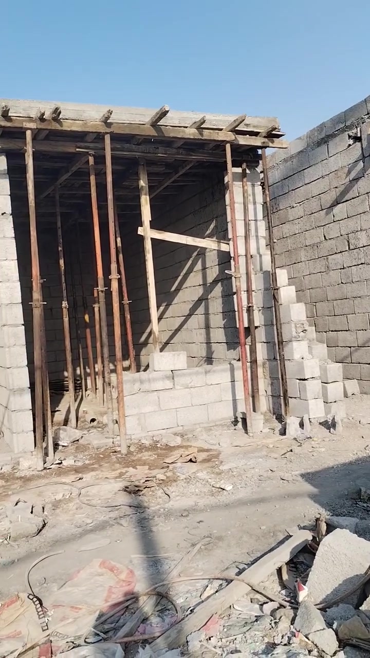 السلام عليكم للبيع مشتمل مساحته ١٣٠ وجه ٥ ونزال ٢٦ خلف مأكولات العتابي قريب ع شارع لاستفسار أكثر ع رقم ***********
