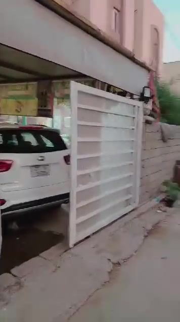 شقة للبيع طابق ارضي قسط شهري 160الف للاسكان مساحتها150 فئة A تحتوي على ثلاث غرف تون كليدور مطبخ اضافة الى مخزن  صالة 7×4 ثلاث بالكونات  بالإضافة الى حديقة خارجية ومسجة وكراج سيارة  الشقة نظيفة  للاستفسار على المقدمة  مراسلة الصفحة الرسمية او الاتصال على الرقم التالي 
*********** 
عنوان مجمع الشهيدة اسراء حي الحوراء مقابل مستشفى التركي
