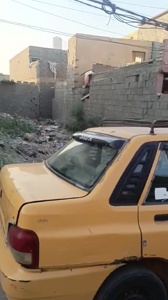 السلام عليكم
قطعه للبيع مساحه ١٠٠ متر كافه الخدمات  
قريبه على سوك الجديد والشارع العام 
ما معروضه يم دلال السعر  ١٧ 
***********
