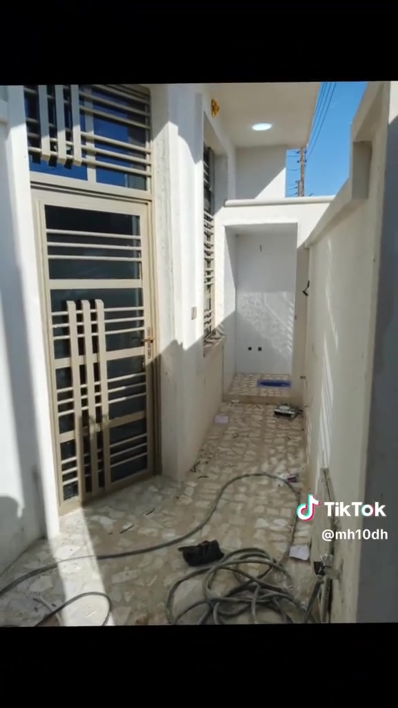 السلام عليكم عدي بيت البيع بيت نضيف بنا جديد مكاني بغداد حي نصر مساحة 100 ***********
