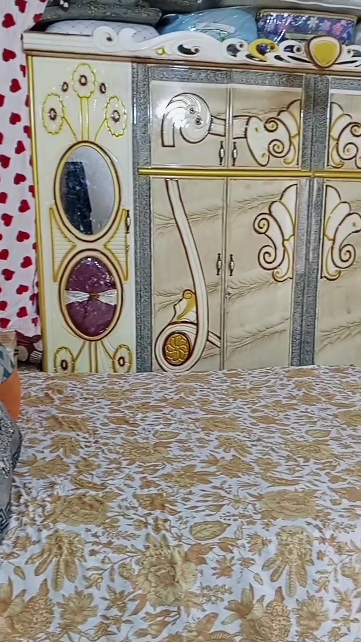 غرفة حطاطة صبغ حراري جديدة استعمال قليل السعرمليون وربع وبيه مجال للاستفسار الاتصال على الرقم ***********

