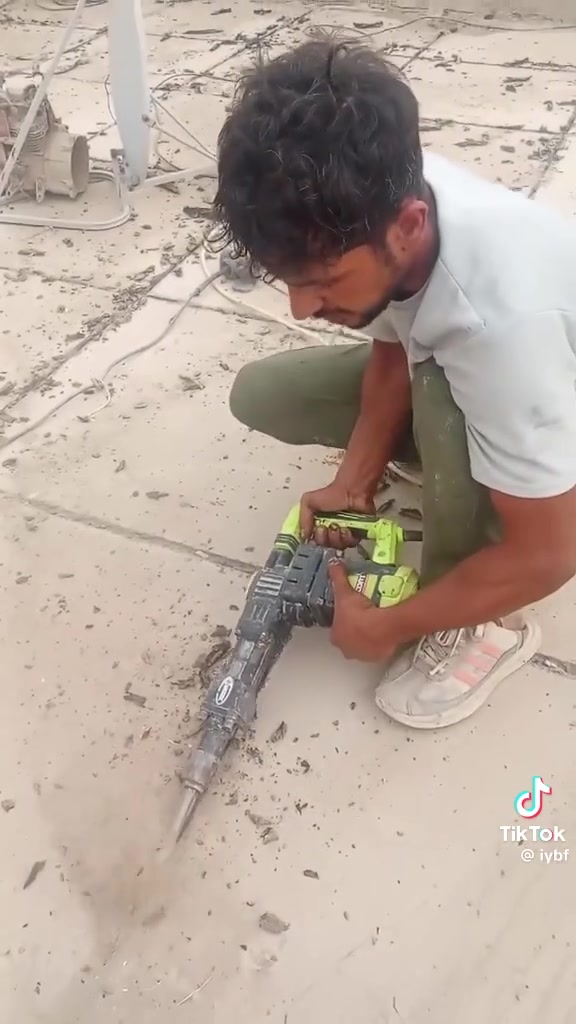 كادر متكامل • تأهيل السطوح • ماستيك
