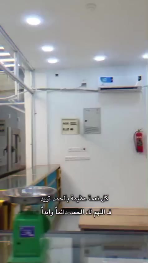 سلام عليكم فرن للبيع بعده جديد ونضيف وهذا تصوير قبل لا افتحه وشغله خير من الله بابه سبب البيع موضف ماعندي وقت  المكان القبله حي المهندسين مقابل مطعم بيت زربيان اليمني ***********
