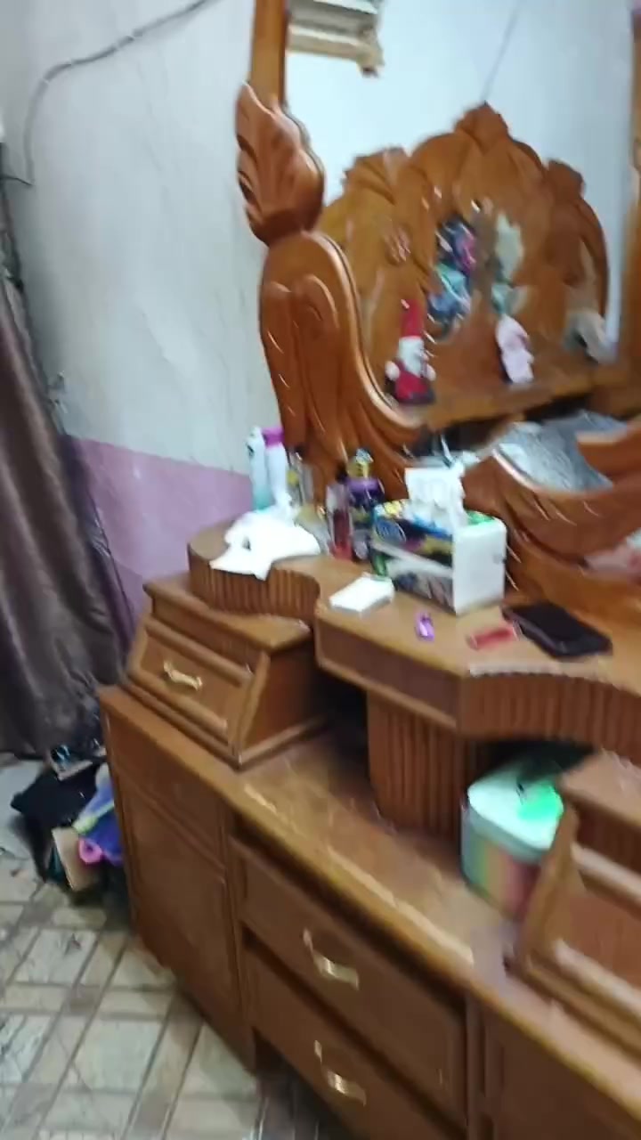 لسلام عليكم غرفه للبيع للتواصل ***********
