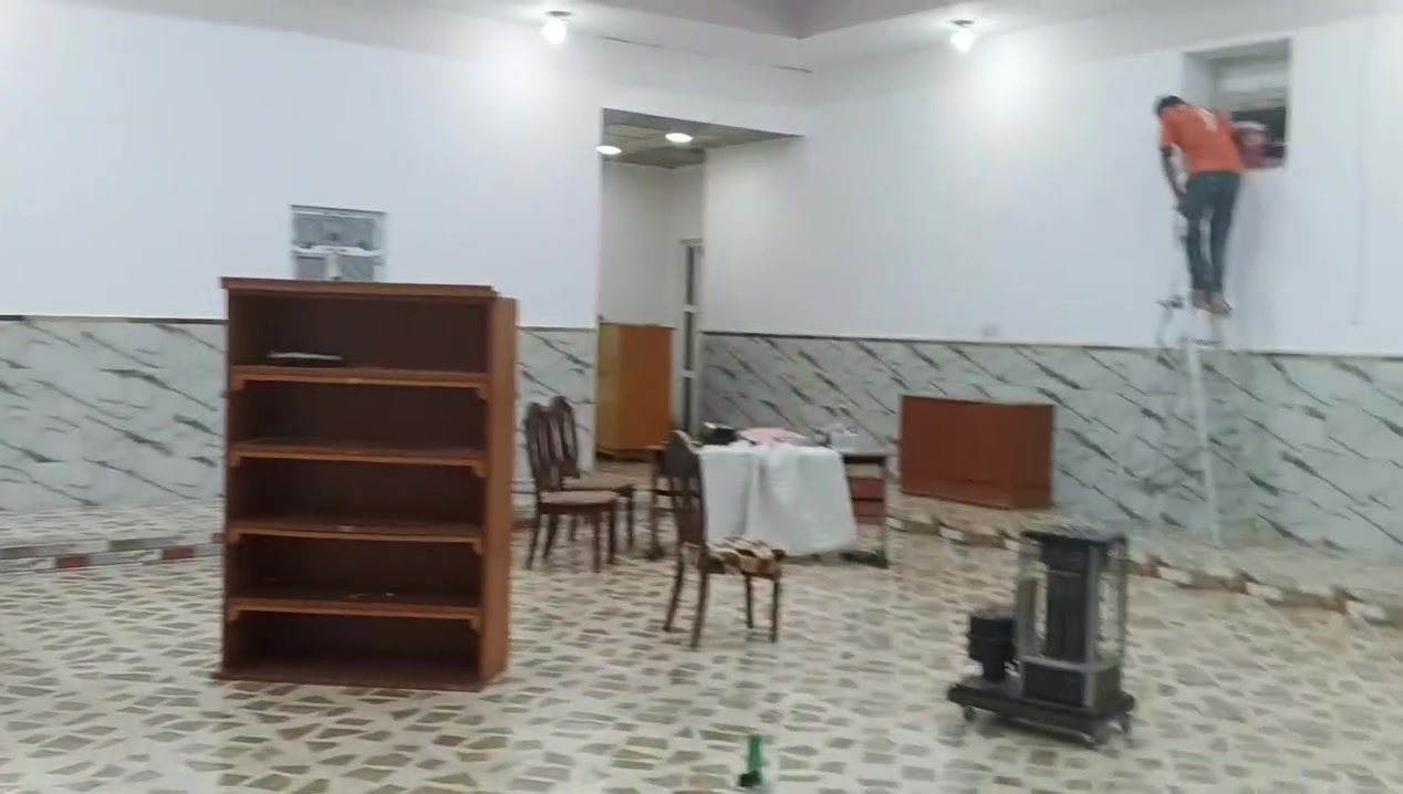 قبل العمل وبعد العمل
عينك ع دنك وشوف الفرق 

اشتغل عازل رطوبه اصطح 
صفاح حياطين 
صبغ داخلي خارجي 

غرف خشاب 😎 
حديد بوب شبابيك 
حته صبغ شاصي سيارات 

من تسمع اسمي أبو جود أعرف أن اكدر اصبغلك العراق بلون الي تريده 

وحي الله الشعب ***********
