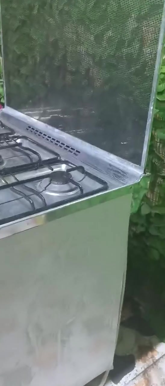 السلام عليكم طباخ كريازي مصري الاصلي  شغال كامل مع الفرن اخو الجديد النظافه مثل ما موظح بالصوره السعر ٢٥٠ حجم الكبير. 
الاتصال ع الرقم *********** مكان بغداد الزعفرانيه شارع المعهد او المراوس بطباخ صغير اريد نظافه اخو الجديد مع الفرق
