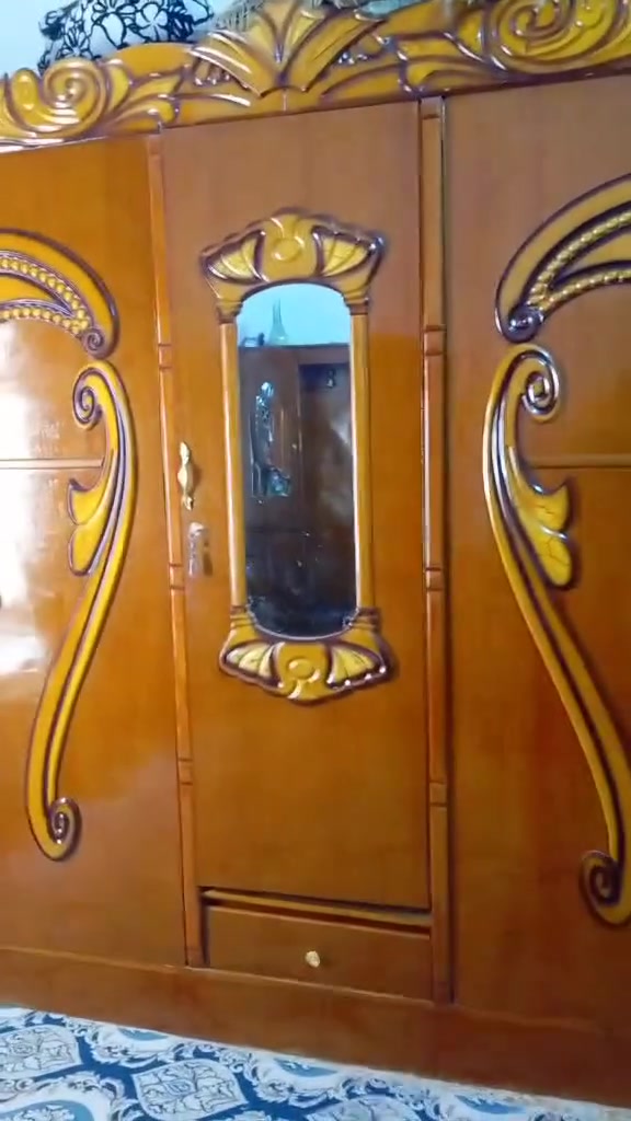اللهم صلي على محمد وآل بيت محمد الطيبين الطاهرين 
غرفه نوم مستخدمه نظيفه للبيع وبسعرمناسب العنوان قضاء البدير والشراي يتصل عله الارقام التاليه 
***********
***********
والله خيرالرازقين

نص مكتوب في الصور:
- 30 12:02 VID_20260420_0901... 0:14 0:10
- VID_20260420_0901...