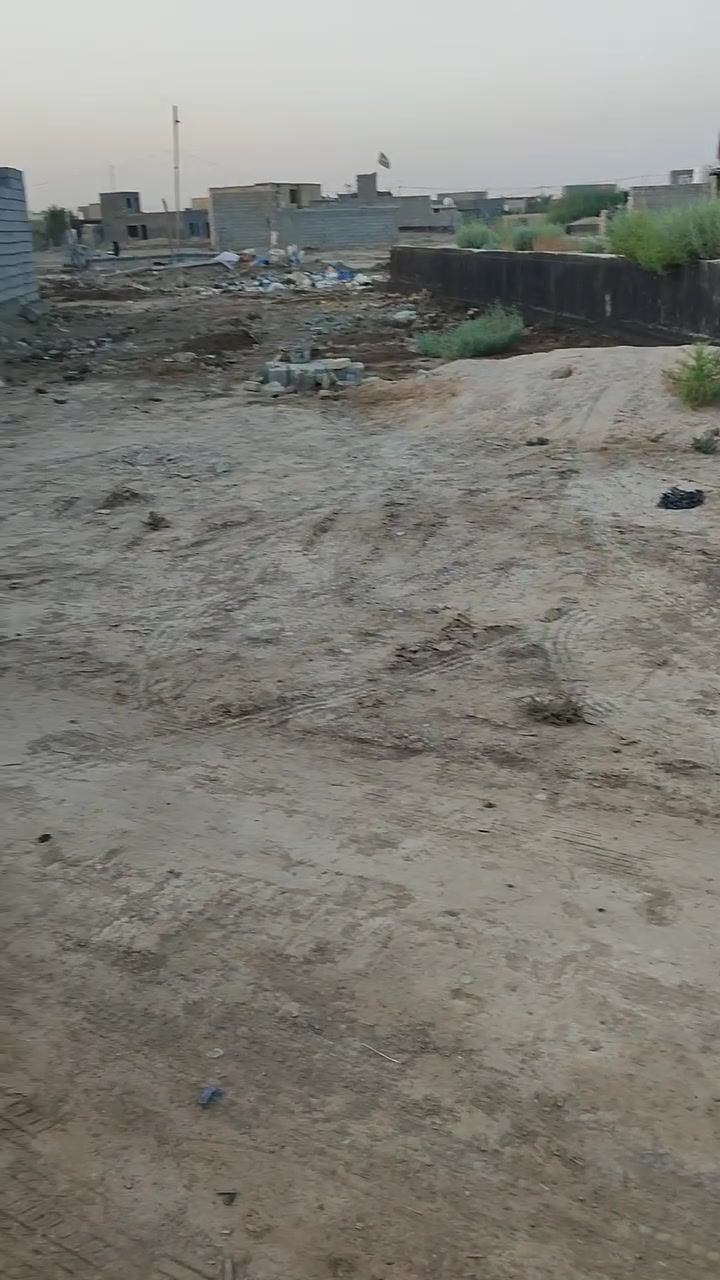 {{قطعه بسعر مناسب جداً ومغري ب 14 وبيها مجال بعد}}
قطعه ارض للبيع المساحه الكليه 300م // طابو زراعي سند 25 
الموقع طريق المعاره حي السجاد بشارع البزل بالقرب من حسينيه البغدادي// الاستفسار أكثر خاص او اتصال ***********

