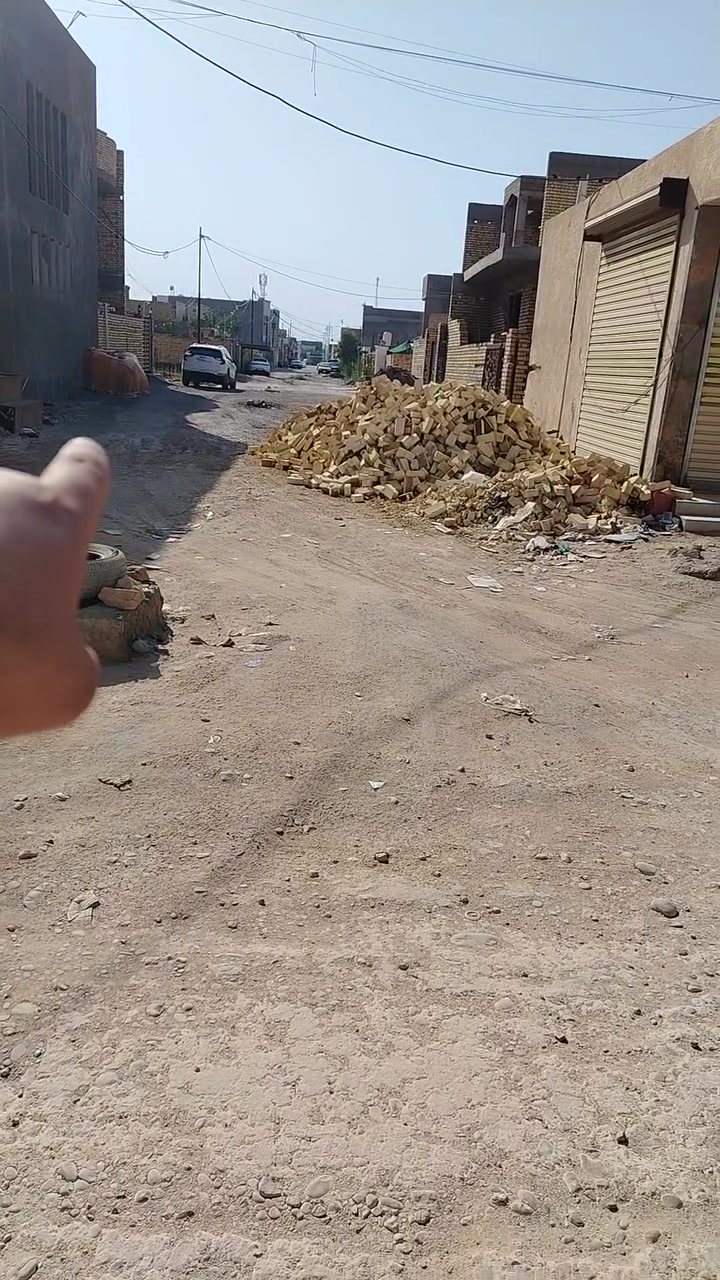 السلام عليكم
 (بيع او مرواس بمشتمل بنفس المنطقه) 
قطعه أرض في الكوت الجديدة شارع بيت حايف طابو 25 مساحتهة 200 متر (10*20)عرض الشارع 11 متر كافه الخدمات ماء و مجاري وكهرباء تبعد عن شارع بغداد الرئيسي 300 متر صايره مابين شارع بيت حايف 20 وبين شارع الصب 15 قبل المولدة بشارعين مقابل الصيدلية 
للاستفسار أكثر الاتصال ***********
