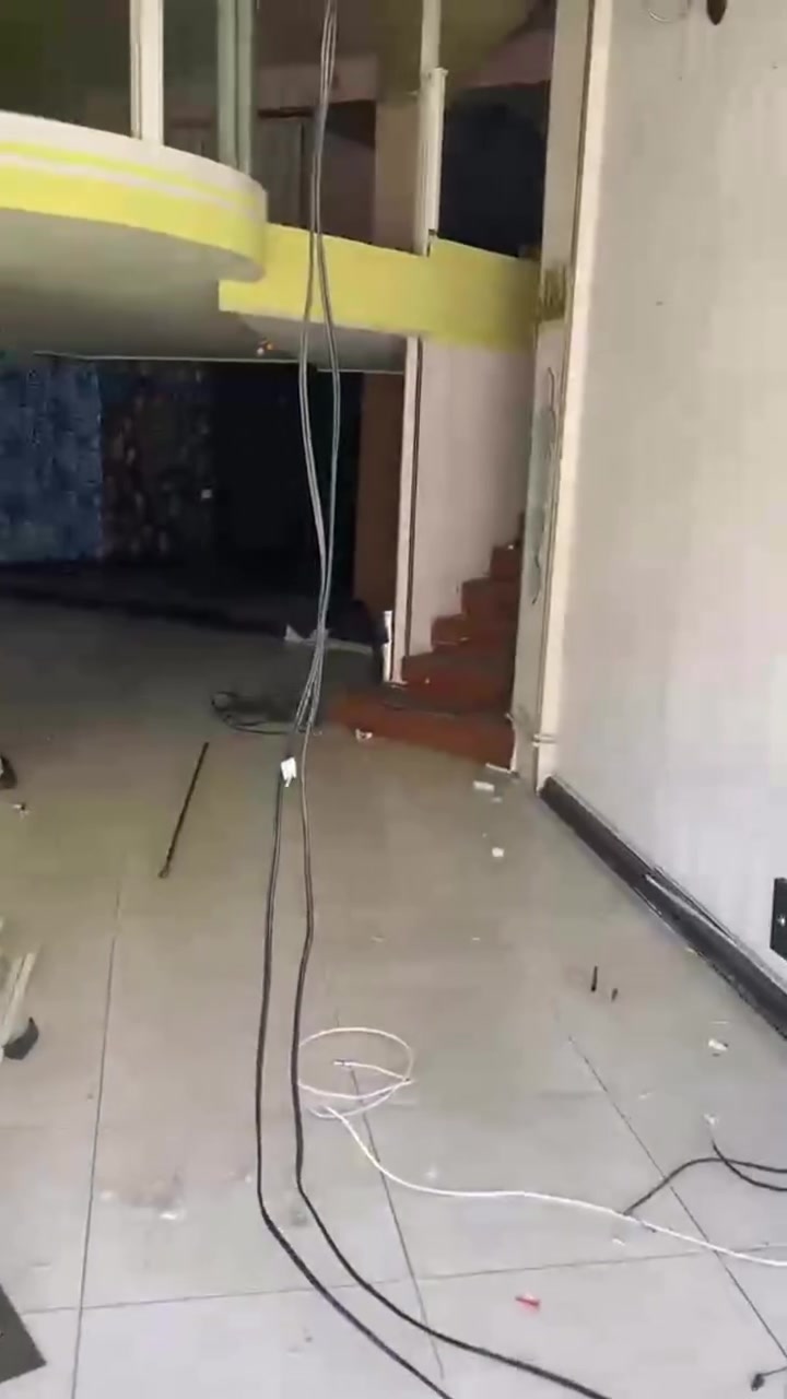 🔥تحية طيبة 

🏢 محل تجاري مميز للبيع أو للإيجار

📍 الموقع: الكرادة – شارع 62
📐 المساحة: 66م²
📏 الواجهة: 6م
✨ المواصفات:
🔹 طابقان
🔹 يقع على شارع تجاري وحيوي
🔹 مناسب لجميع الأنشطة التجارية (مكتب، معرض، عيادة، مطعم، كافيه، متجر، وغيرها)
💰 الإيجار الشهري: 30$ ورقة 

🔎 رمز العقار: 125
📱 اتصال: ***********
💬 واتساب: ***********
✨ نستقبل جميع عروض البيع والإيجار 
للعقارات السكنية والتجارية.
رابط قناة الواتساب 
https://whatsapp.com/channel/0029Vb7Uz8yDp2Q3t1cIWg30
#محل #للايجار #كراده_شارع_62 
#ايجارات #محلات_للإيجار
