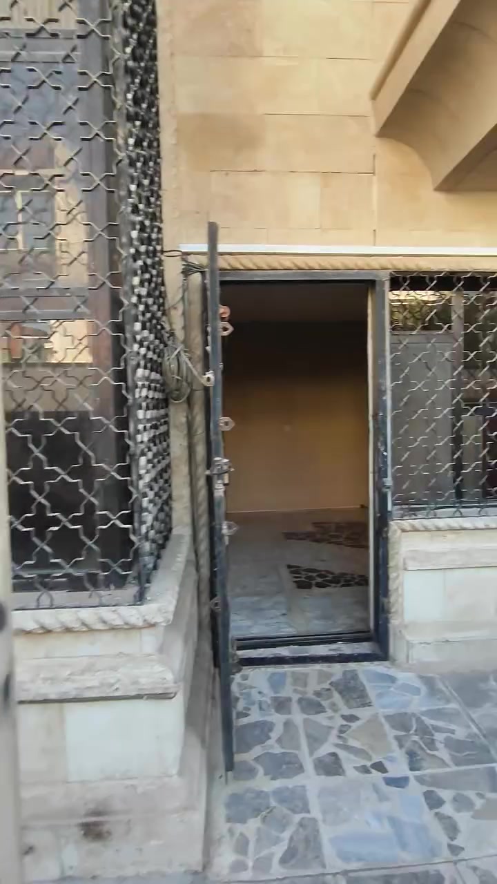 دار فخم للايجار التجاري او السكني
العامرية شارع المضيف قرب جامع الحسنين 
5 نوم 
صاله هول مطبخ 
خدمات عدد4 
#إعمار_للعقار
 العامرية شارع المضيف 
وات ساب
***********
اتصال
***********
