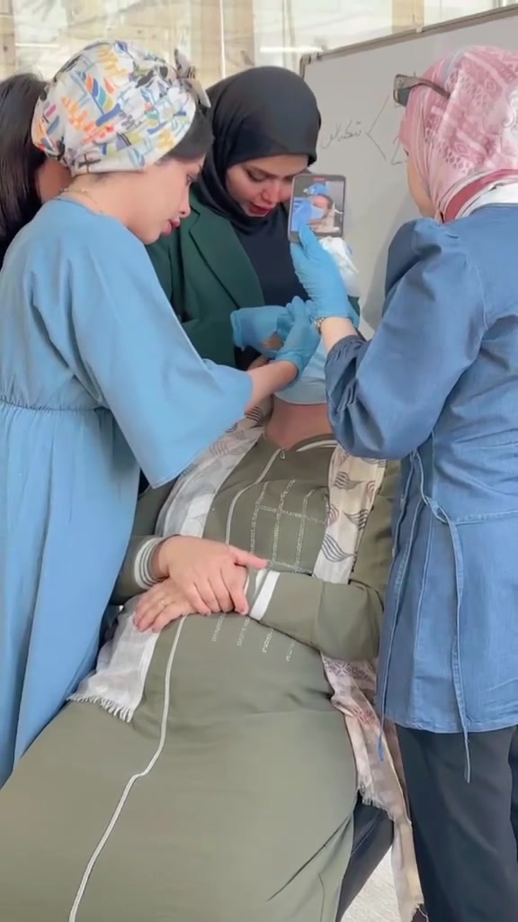 دورة التجميل اللاجراحي لكلا الجنسين 👩🏼‍⚕️🧑🏼‍⚕️
♦️الدورة تأسيس من الصفر 

♦️ مُبتدئ نعلن عن فتح باب التسجيل لدورة مارس 
 محاور الدورة ( فيلر - بوتوكس - ميزو ثيرابي - بلازما )

 الفيلر 💉 🧬( حقن الخدود - حقن الشفة - حقن الخطوط
 الضاحكة )

 البوتوكس 💉 🦠( خطوط الجبهة - خطوط حول العين - تجاعيد حول الفم - اثار التدخين حول الشفة - الابتسامة اللثوية - بوتوكس التعرق )

 الميزو ثيرابي 💉🧬 ( مشاكل الشعر بمختلف انواعها - مشاكل البشرة كافة - تجديد خلايا الكف )

 البلازما 💉🧪 ( سحب الدم وفصل البلازما - كوكتيلات البلازما - البلازما الصافية - ) ⏰ مدة الدورة 7ايام 

🟩 تتضمن الدورة دراسة نظري عملي بشكل يومي 

🟩السرتفكيت (شهادة ) بريطاني 🇬🇧 حقيقي صادر عن جامعة ليڤربول 

🟩جميع مواد التطبيق من ضمن مبلغ الاشتراك 

🟩حالات حقيقية  بعدد لا يقل عن خمس متطوعين للتطبيق العملي اليومي 🚩متابعة الطلاب لما بعد الدورة لوقت مفتوح 🚩 
🏪 مكان الدورة 
 الفرع الاول  ( بغداد_ حي اور)

للحجز و التواصل عبر الرسائل او عن طريق الواتساب ***********
