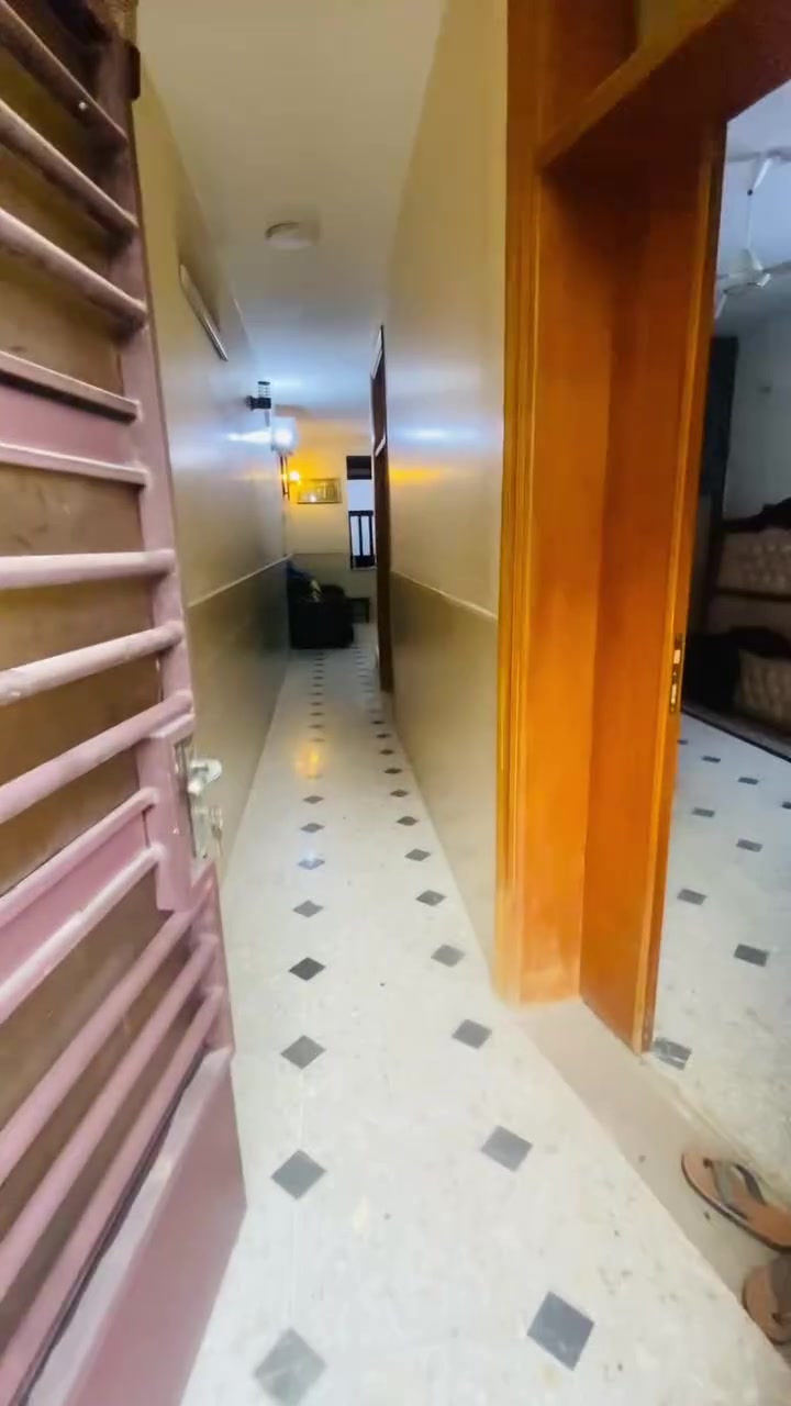 عليكم   بيت للإيجار 

بيت 100 في البلديات منطقه الUN 

الوجه5  والنزال 20

يتكون من:

الطابق الاول / استقبال /ممر/ صاله / مطبخ /خدمات

الطابق الثاني / غرفتين نوم كلش كبار / وصاله + بيتونه 

(للاستفسار / ***********  مكتب النور للعقار )

نص مكتوب في الصور:
- دار للإيجار