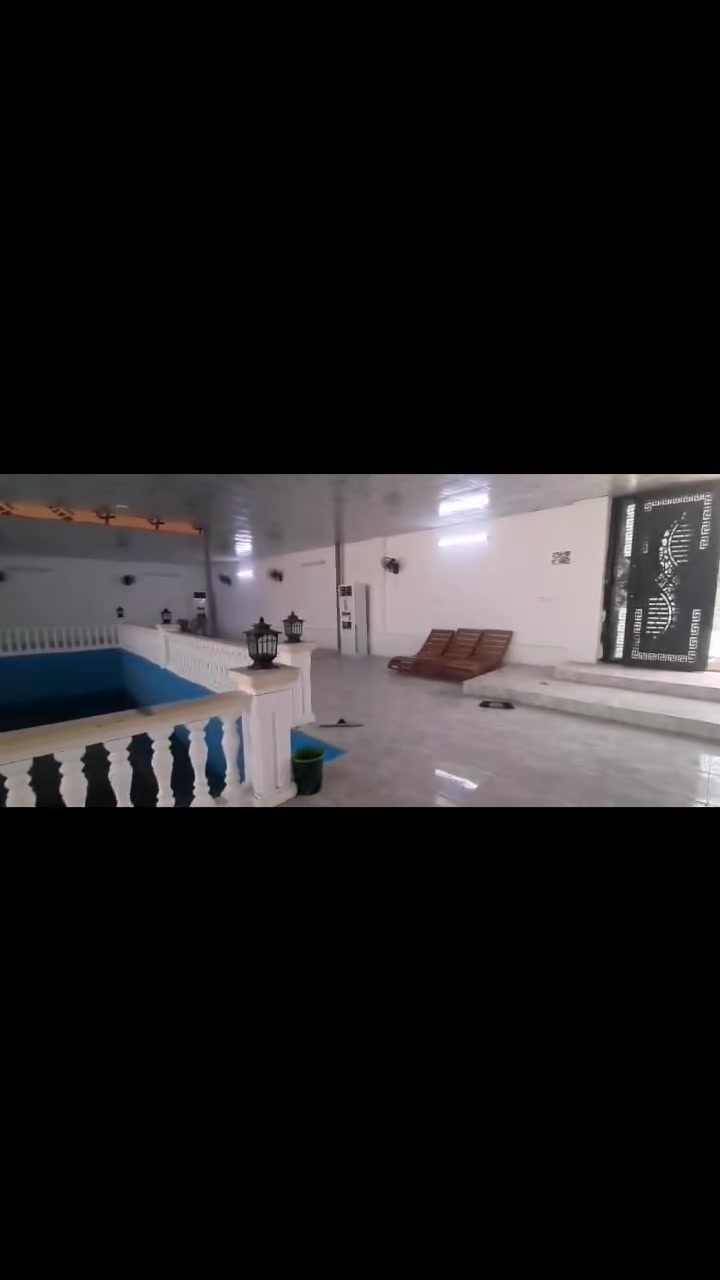 سلام عليكم يوجد مزرعه للبيع مساحه 3300 متر  واجها 30ونزال 110 متر  سند 25 مزرعه حلوه مجهزه بالكامل من مكان استراحه وحمامات ومسبح مثل ما موضح  بالفيديو  موقعها بغداد الراشديه منطقه الفحامه صايره على شارع الرئيسي الرابط بين جزيره بغداد والراشديه موقعها حلو 
للاستفسار 
***********  واتساب
***********
