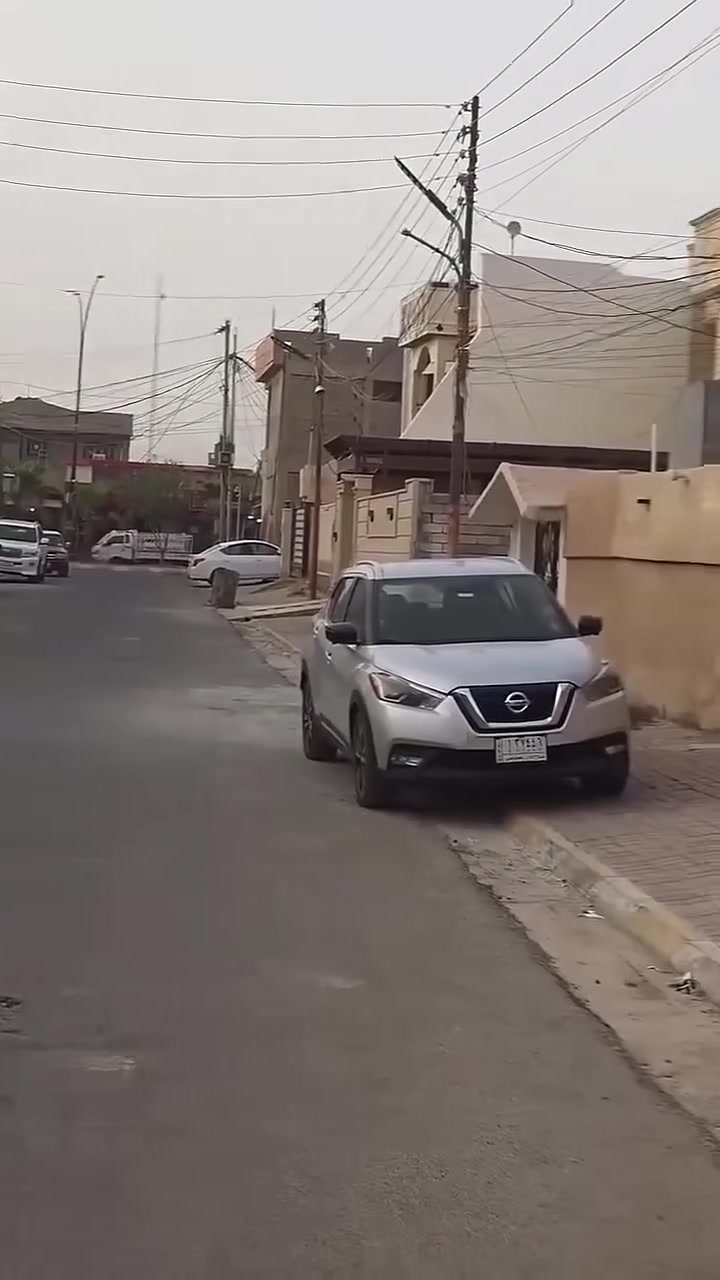 🏡 دار فاخرة للبيع – تكريت / حي الزهور
دار مميزة جداً بمساحة كبيرة وموقع ذهب، جاهزة للسكن فوراً بدون أي نقص.

📐 المساحة والموقع:
• المساحة الكلية: 600 م² (20 واجهة × 30 نزال) • الموقع: حي الزهور - خلف أسواق عبيدة • موقع ممتاز جداً، هادئ وقريب من المدارس، الأسواق، والخدمات الحيوية 
🔹 مواصفات الدار:
• استقبال واسع جداً 10 × 4 • 4 غرف نوم، واحدة منها سويت في الطابق الثاني بخصوصية كاملة • صالة + مطبخ + خدمات متكاملة • حديقة مرتبة + كراج سيارة واسع • الأرضية مرمر إيطالي فاخر درجة أولى • بناء قوي ونظيف، صالح للسكن فوراً 
فرصة لا تتكرر للعوائل الباحثة عن المساحة والراحة والموقع المميز.

يرهم بيع كامل او مراوس بقطعة ٣٠٠ متر موقع زين بالقادسية والباقي نقد .. 

📞 للاستفسار والمعاينة:
***********
#مكتب_المتميزين_العقاري #عقارات_تكريت #دور_للبيع #حي_الزهور
