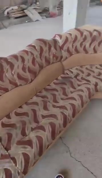 ديوان عراقي خشب ثقيل
مثل ما موضح بالفيديو
سعرو 180 وبي مجال .
للتواصل *********** واتس .
