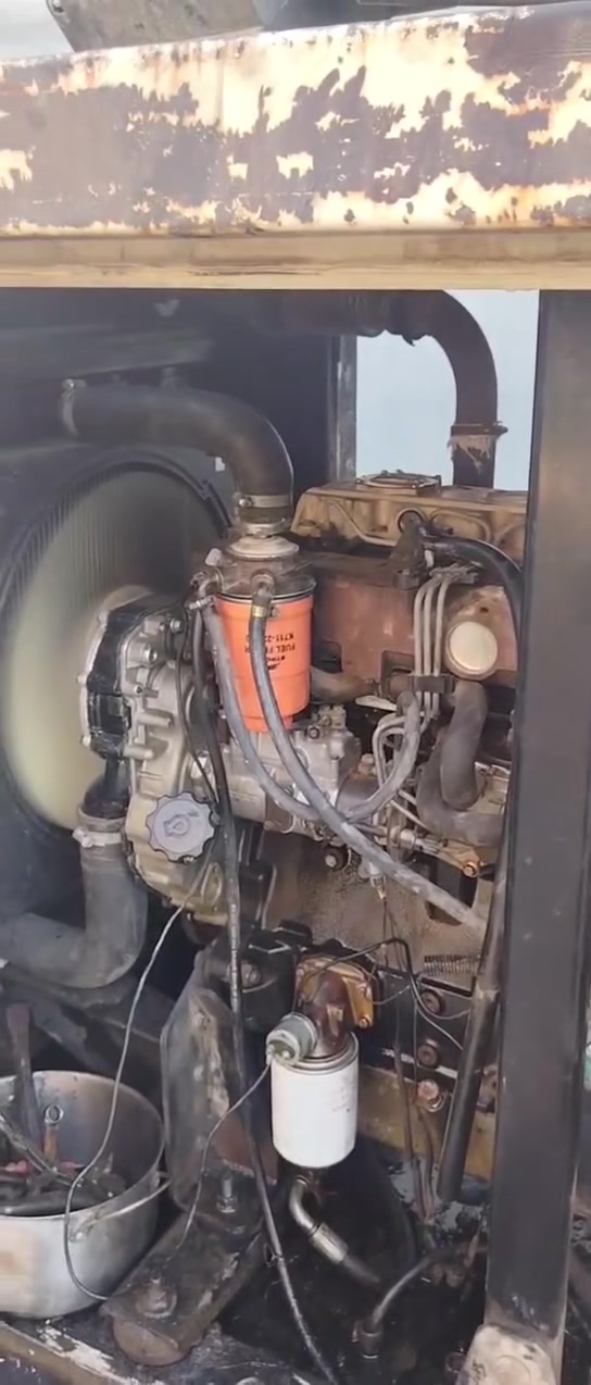 بيركنز
3 بستم سوبر حجم 105
ديانمو 50 KV
جاهز كامل كابينة كاتم 100%
السعر 40
***********
