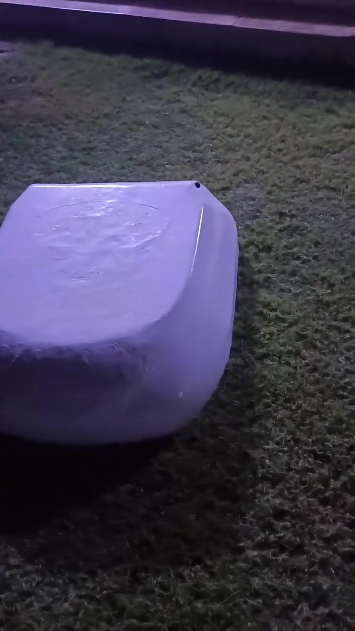 عيني سايق السكانيا البومه لونها ابيض هي والصهريج
هذا قبق التبريد طار منك دكيتلك هورن رمشتلك مانتبهت
طار منك بالرمادي قبل جسر القاسم بتجاه التأميم
موجود يمي تكدر تجي تاخذه
وهذا رقمي ***********
